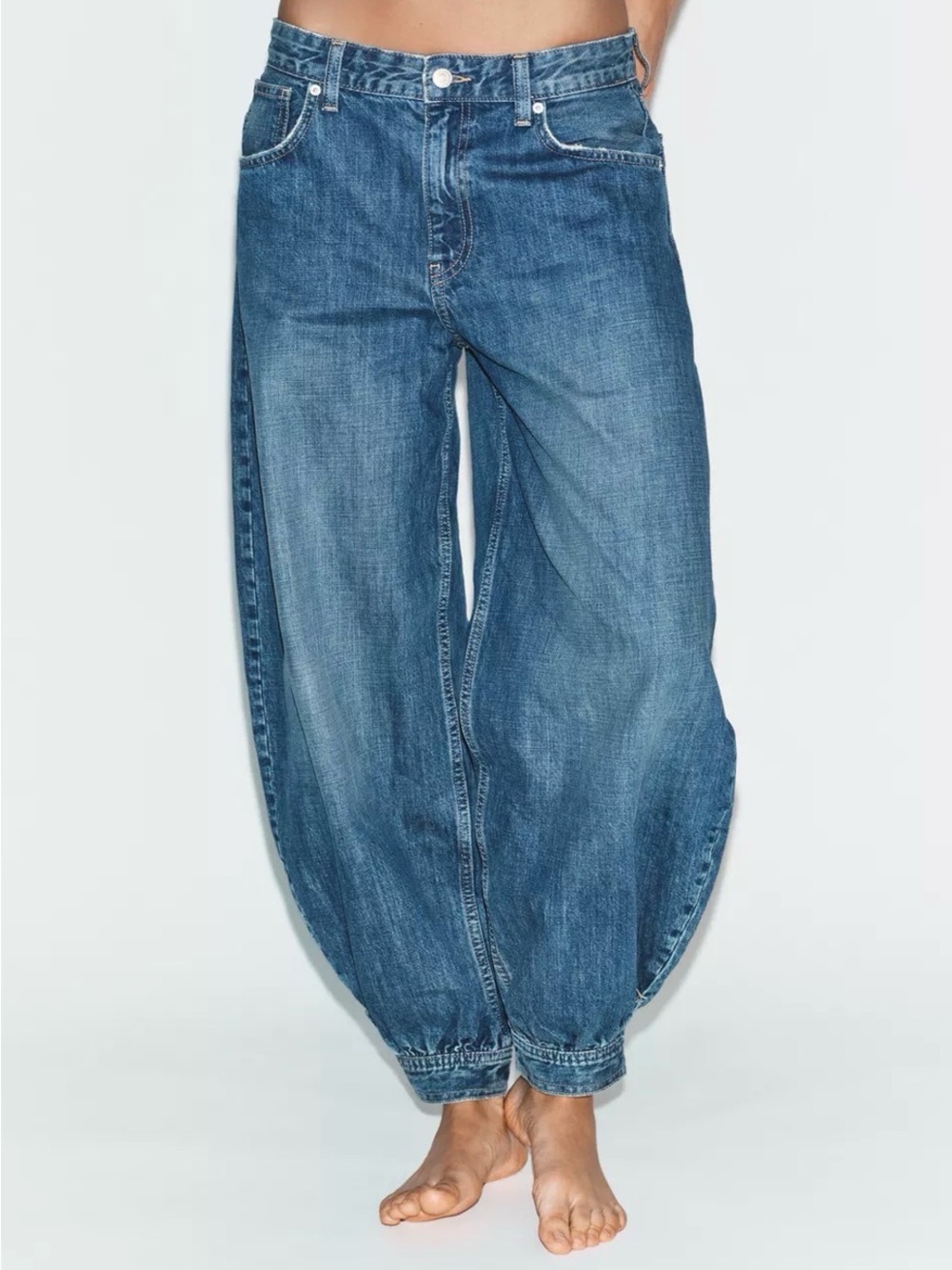 ZARA MID RISE BALLOON DENIM WITH BUTTONS
